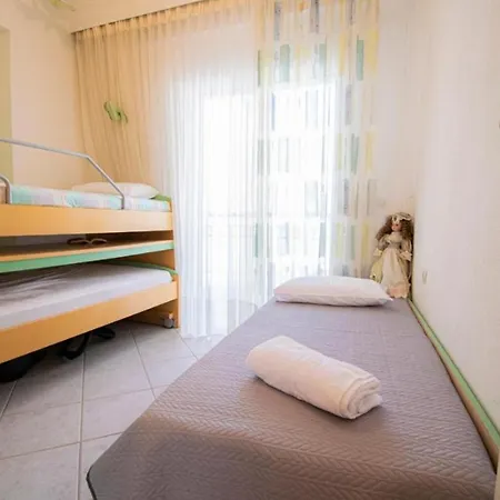 Isthmus Luxury * Nea Poteidaia