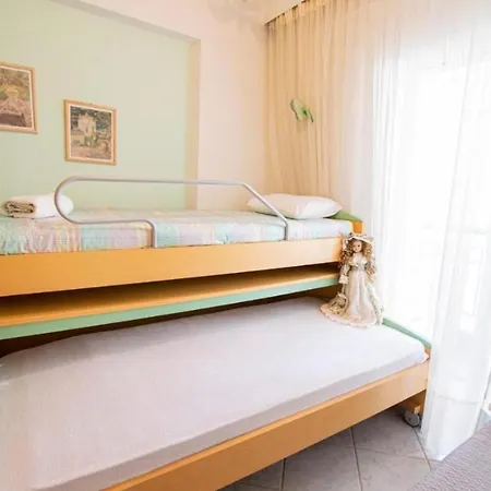 Isthmus Luxury * Nea Poteidaia