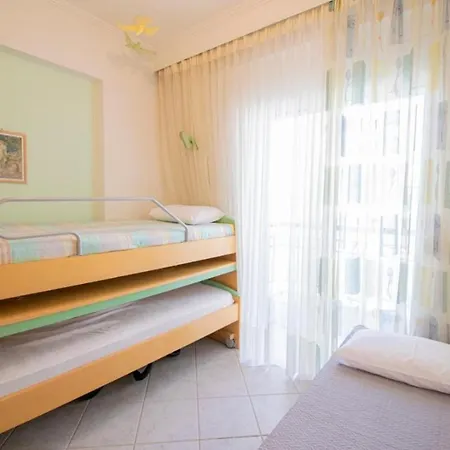 Isthmus Luxury Apartment *
